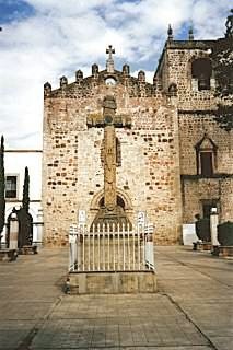 Ciudad Hidalgo: Monolithic cross with obsidian glass