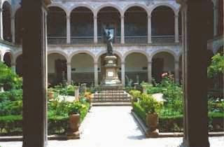  Saint Nicholas Bishop College: Building's interior yard
