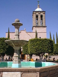 Puru&aacute;ndiro: Plaza principal